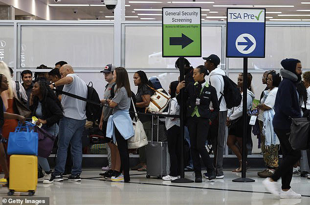 travel chaos as major airline cancels more than 800 flights