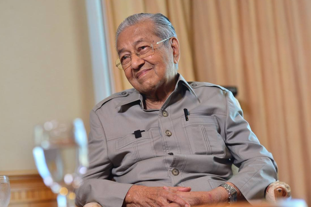 the country’s leadership shapes the future with a clear vision, mission - dr mahathir
