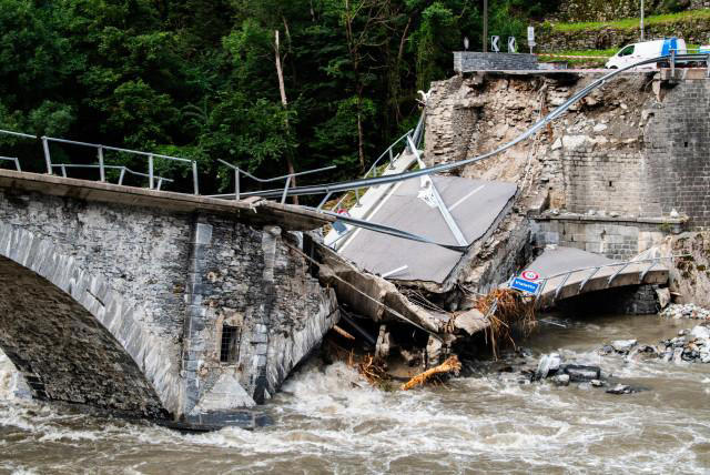 fuertes tormentas causan al menos cuatro muertos en suiza y desbordan el río ródano