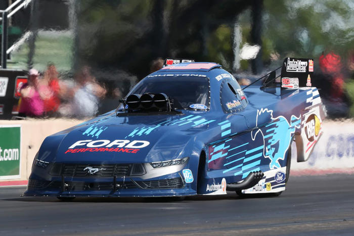 nhra norwalk results, updated points: antron brown gets 60th career top fuel win