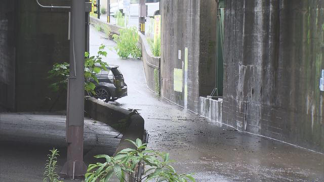 【大雨】アンダーパスで浸水して動かなくなった車 運転していた人は無事 北九州市