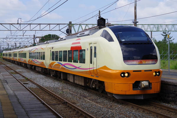 超豪華グリーン車を連結した「夜行列車」運転へ 秋田県と新潟県を直結 珍しい区間を走る