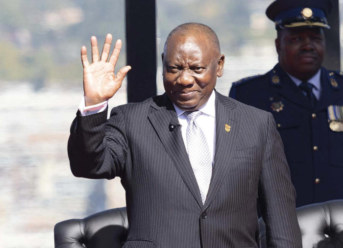 etelä-afrikan presidentti julkisti uuden koalitiohallituksensa, entisille oppositiopuolueille kolmasosa ministerinsalkuista