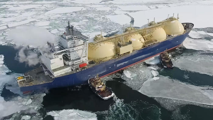 arctic 'dirty fuel' ban for ships comes into force
