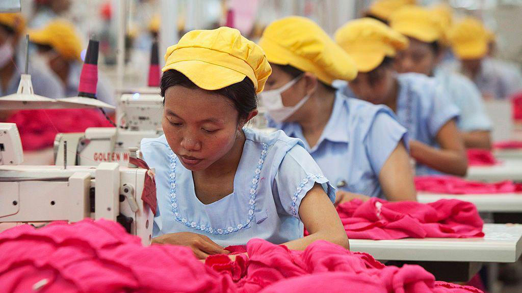 produk china membanjiri indonesia di balik penutupan puluhan pabrik tekstil dan badai phk - 'kondisi industri tekstil sudah darurat'