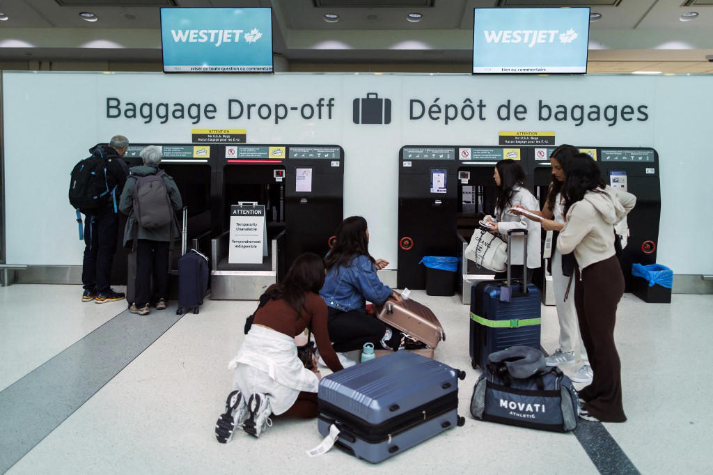 canada’s westjet cancels 700 flights as strike bites