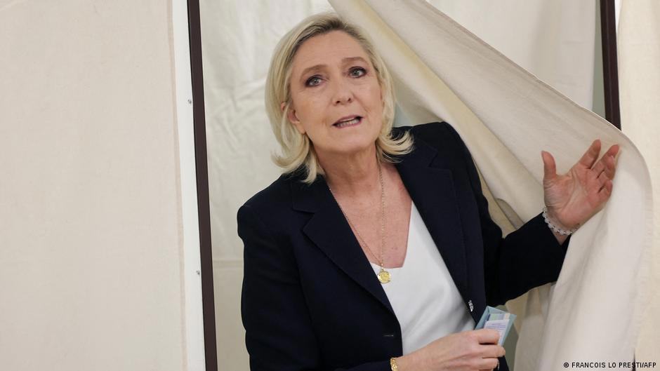 french polls: far right in the lead but path forward unclear