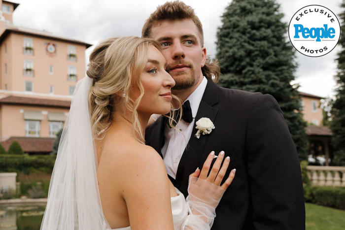 ny giants player jack stoll marries college sweetheart carolyn thayer in rocky mountain wedding (exclusive)