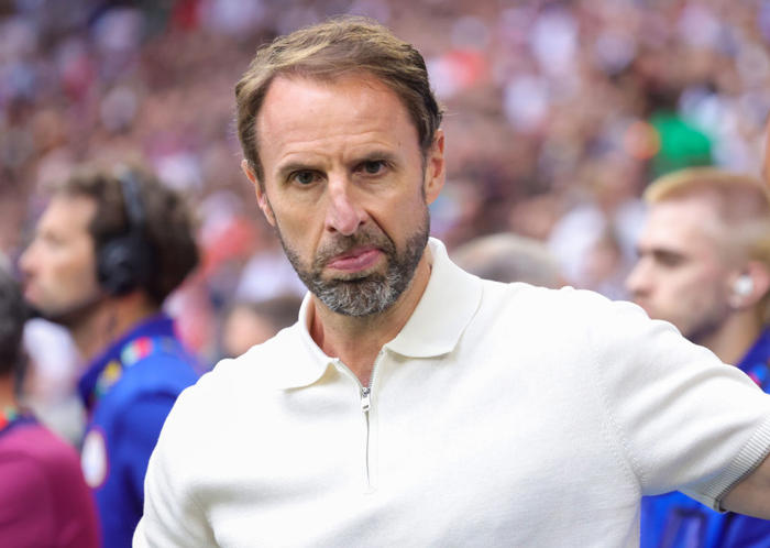 gary neville blasts gareth southgate over 'illegal' mistake against slovakia