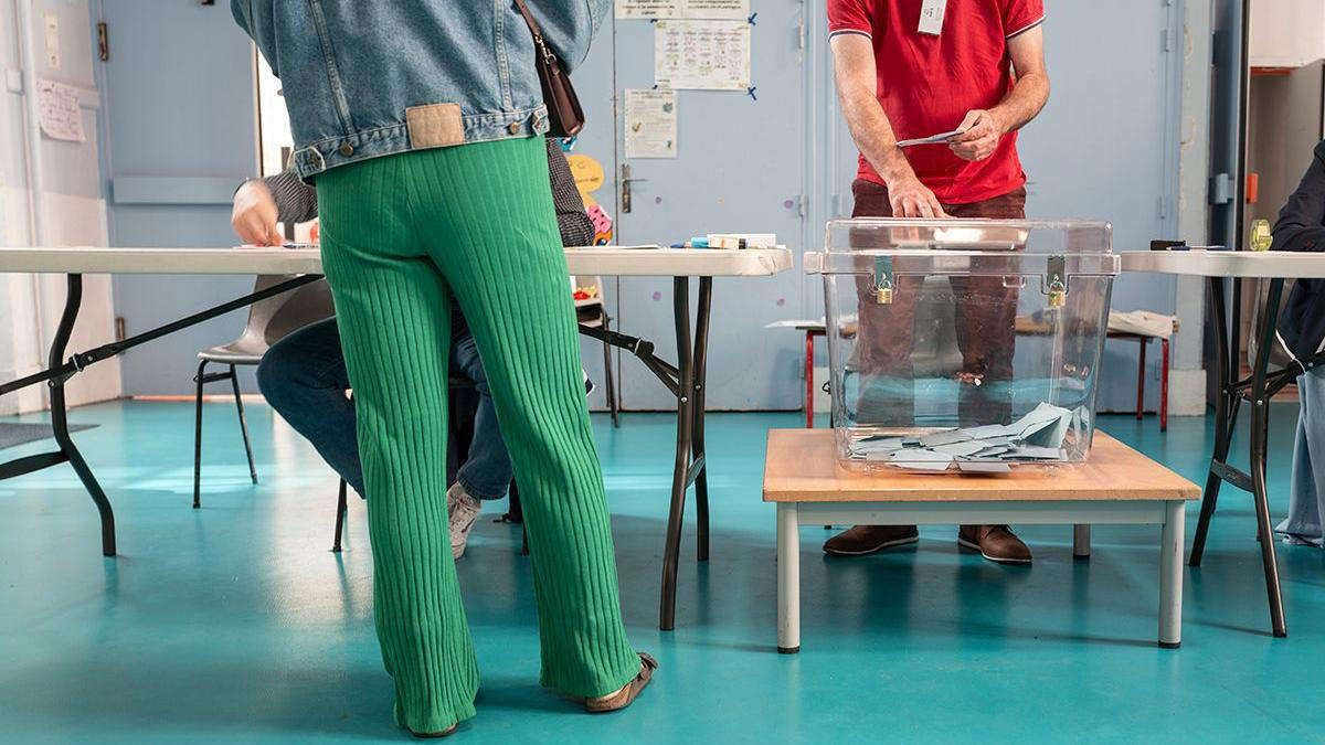 la extrema derecha de le pen gana la primera vuelta de las elecciones legislativas en francia
