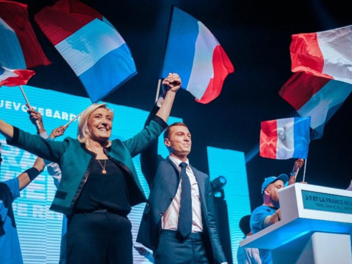 odhady: macron poražen. volby ve francii vyhrálo opoziční národní sdružení