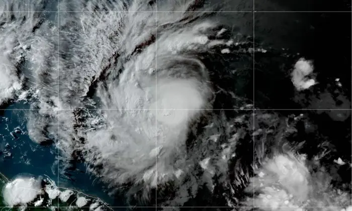 τυφώνας μπέριλ: αναβαθμίστηκε στην κατηγορία 4 απειλώντας την καραϊβική