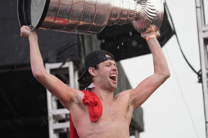 rain doesn't stop the reign for the panthers, who celebrate their stanley cup with parade and rally