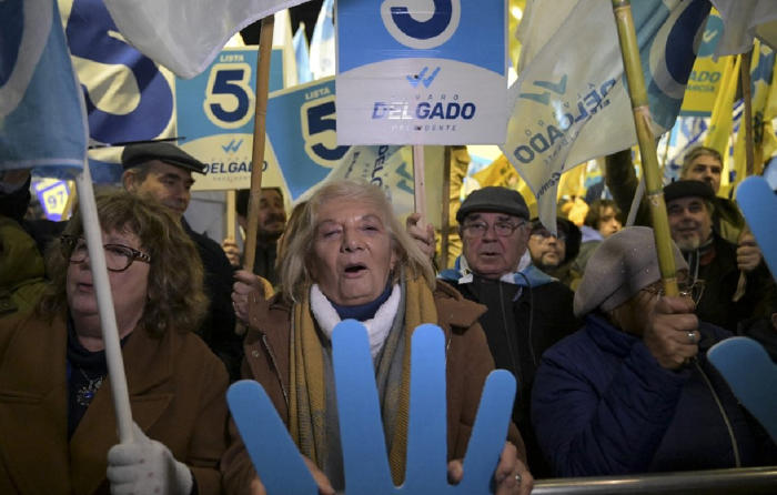 uruguay vota en primarias presidenciales; centro-izquierda gana terreno