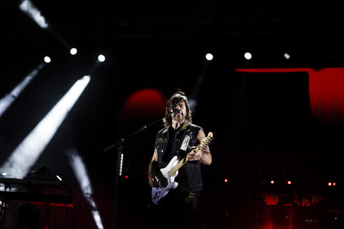 el rock latino de juanes conquista málaga en el inicio de su gira en españa