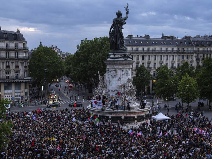 parigi, migliaia di manifestanti in piazza contro il rassemblement national