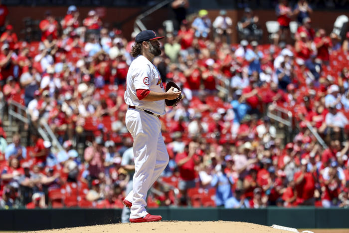 lynn pitches 6 sparkling innings as the cardinals blank the reds 2-0 for a 4-game series split