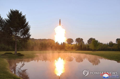 简讯：朝鲜向半岛东部海域发射弹道导弹