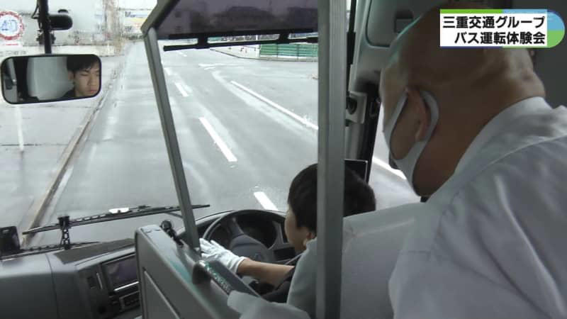 ハンドル切るタイミングやブレーキ確認 雇用確保へ大型バス運転体験会