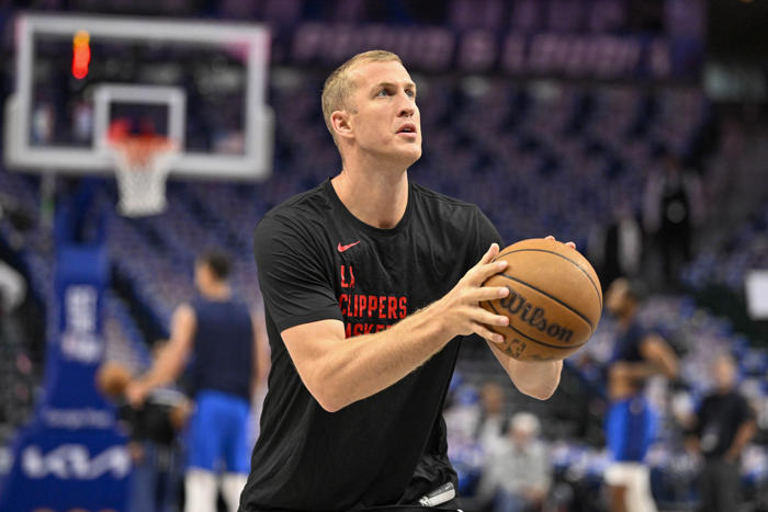 mason plumlee to sign a one-year deal with the suns