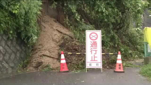 道路脇の斜面が崩れるなど被害 広島県南部に一時、土砂災害警戒情報 引き続き警戒を