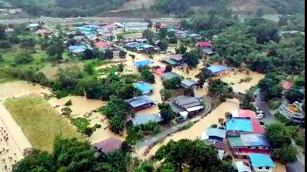 floods: more evacuated in penampang