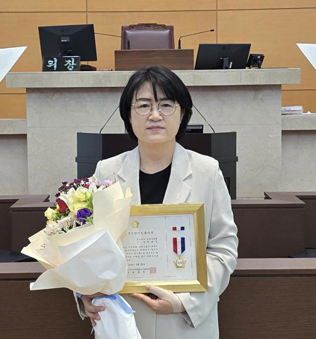 민주당 박희정 포항시의원, 국민의힘 텃밭서 의정봉사상 수상