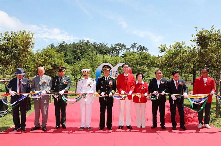 대한민국 최초 3형제 6성 장군…신안 비금도에 '별들의 정원' 조성