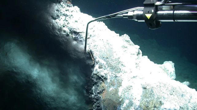 incredible hydrothermal environment discovered deep beneath the ocean
