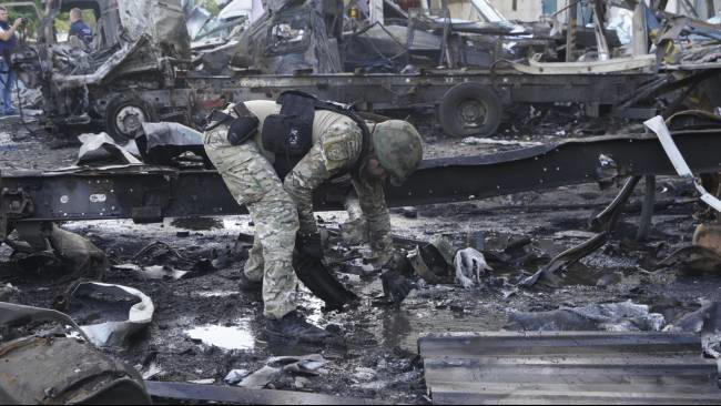 rusia disebut gunakan bom layang, ukraina desak barat longgarkan batasan pemakaian senjata