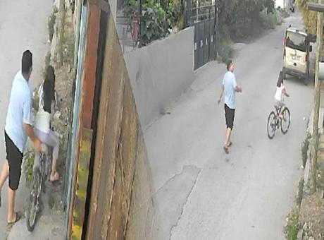 adana'da dehşet! kardeşine bisiklet sürmeyi öğreten çocuğa maganda kurşunu