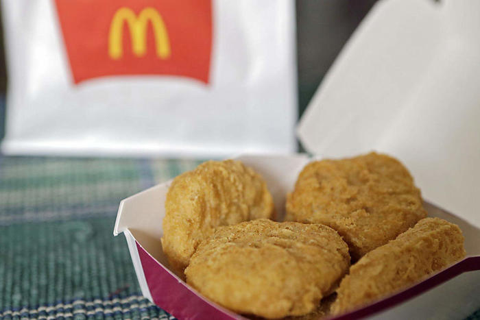 künstliche intelligenz: mcdonald’s lässt ki bestellungen aufnehmen und heraus kommen chicken nuggets um 275 dollar