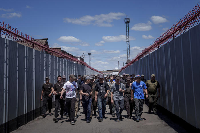 ukraine is releasing thousands of prisoners so they can join the fight against russia