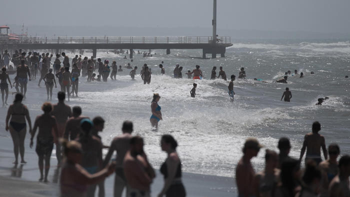 l'ondata di maltempo, cosa succede sulle vacanze e le prenotazioni: le previsioni meteo
