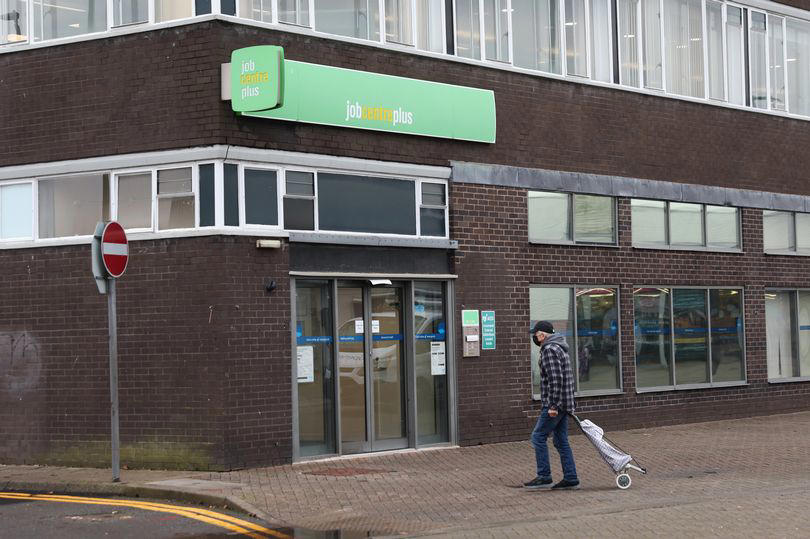 warning to anyone claiming benefits as dwp to close some job centres this week