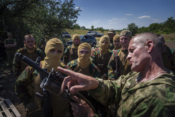 ukraine is releasing thousands of prisoners so they can join the fight against russia