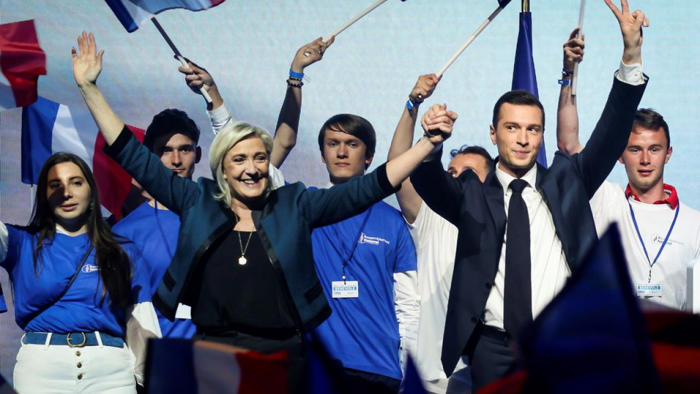 στα «ύψη» το ευρώ μετά τη νίκη της μαρίν λεπέν στον α' γύρο των βουλευτικών εκλογών στη γαλλία