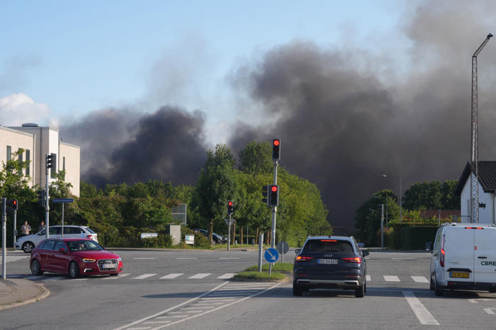 politi advarer om mulig asbest i røg fra skolebrand i nørresundby