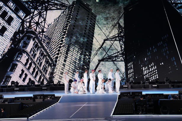 iniが「2024 show! music core in japan」に出演 360度のステージを利用し全4曲をパフォーマンス