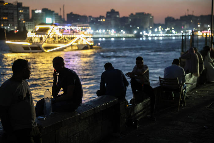 egypt's small businesses condemn early closure of shops amid energy crisis