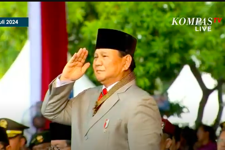 prabowo beri hormat saat disapa jokowi sebagai presiden ri terpilih di upacara hut ke-78 bhayangkara