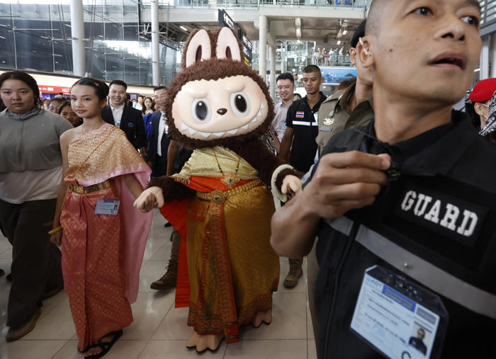 tailandia convierte en embajador turístico al adorable monstruo chino labubu