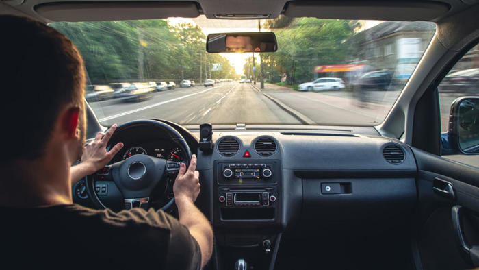 αυτά είναι τα 3 πράγματα που δεν πρέπει να αφήνεις το καλοκαίρι στο αυτοκίνητο -γιατί κινδυνεύεις