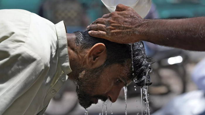 pakistan's karachi reels under hottest period since 2015