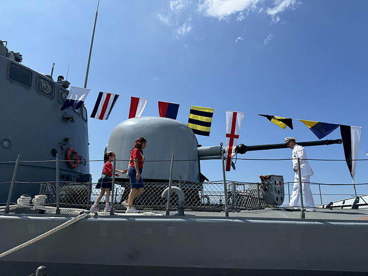 savaş gemisi tcg poyraz, kocaeli'de halkın ziyaretine açıldı