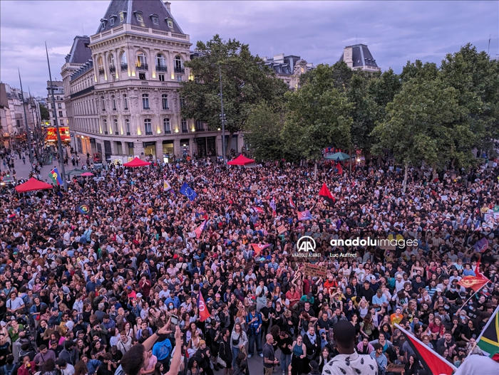 paris'te, aşırı sağın erken seçimlerin ilk turundan birinci çıkması protesto edildi