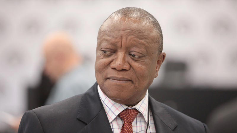 popo molefe cleared of corruption in donation scandal from transnet lawyers