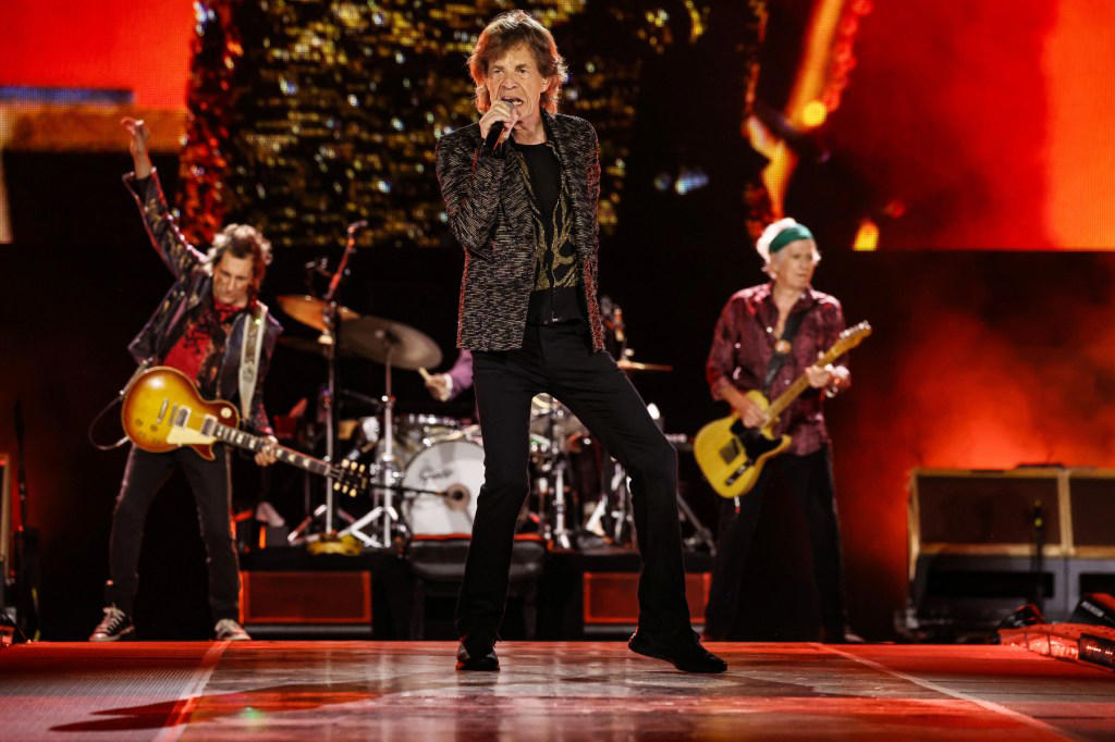 the rolling stones recruit lainey wilson for ‘dead flowers' performance in chicago