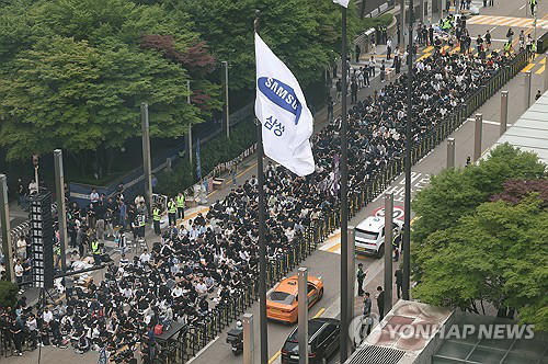 unionized workers at samsung electronics say to stage full-scale strike