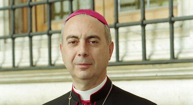 vaticano, al prossimo conclave spetterà al francese mamberti annunciare l'habemus papam: chi è il nuovo protodiacono